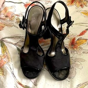 Coach sandals-very good condition woman size 10